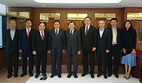 Professor Benjamin Wah (middle), Provost of CUHK meets with the delegation of International Finance Forum with CUHK members
